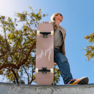 Skateboard Monograma Gris Claro Metálico Rosa Elegante