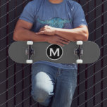 Skateboard Monograma gris simple<br><div class="desc">Diseño monograma minimalista con emblema monograma blanco y negro con tipografía de bloques clásica inicial sobre un fondo gris simple.</div>