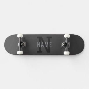 Skateboard Monograma moderno de nombre (u otro texto) en gris