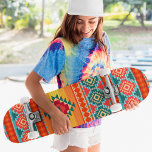 Skateboard Monograma Personalizado étnico de patrón tribal co<br><div class="desc">Patrón tribal de color monograma La tabla de skateboard de Personalizados étnicos muestra su monograma personalizado en tipografía moderna sobre un colorido patrón tribal en naranja, azul, verde, rojo y amarillo. Personalice editando el texto en el cuadro de texto proporcionado. Dé un regalo hecho por el personalizado, patineta personalizada a...</div>