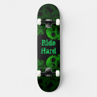 Skateboard Montar cráneos verdes duros