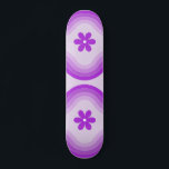 Skateboard Morado Mid Century Moderno Floral Rainbow Resumen<br><div class="desc">Este bonito skateboard,  con un moderno patrón de floral morado y arcoiris a mediados de siglo,  sería un regalo maravilloso para alguien que ama todo lo retro!</div>