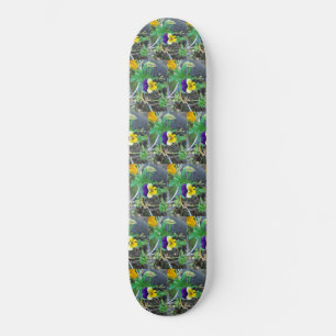 Skateboard morado y amarillo