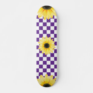Skateboard morado y blanco jarrón y girasol