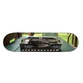 Skateboard MRMC - Serie #2 - Sig de Adán Renn Olenn. Modelo