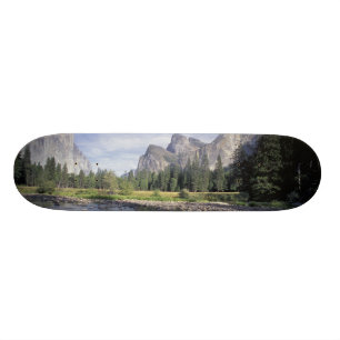 Skateboard NA, EE.UU., California, Yosemite NP, Valley view