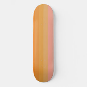 Skateboard naranja y gradiente de banda rosa