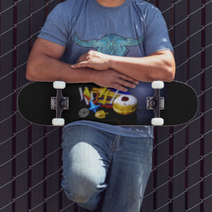 Skateboard Naturaleza muerta simbólica de Hanukkah SlipperyJo