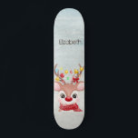 Skateboard Navidades adorables reno<br><div class="desc">Esta imagen muestra un bonito reno. La perfecta idea de regalo romántico. Haga clic en el botón Personalizar para cambiar fuentes,  mover texto y personalizar de su diseño.</div>