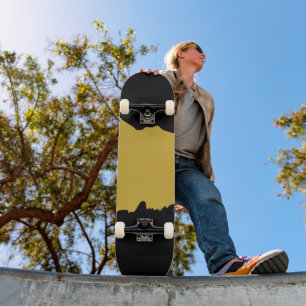 Skateboard Negro atrevido con estilo único dorado metálico