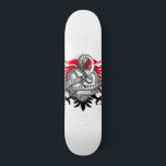 Skateboard Negro rojo de serpiente<br><div class="desc">Una audaz serpiente de serpiente en la cara y griffin en rojo y negro. Colores ricos sobre un fondo blanco. La serpiente rodea un corazón de piedra y el grifo es el fondo.</div>