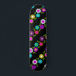 Skateboard Neon Modern Floral Pattern<br><div class="desc">Este diseño moderno presenta un colorido patrón de neón floral.</div>