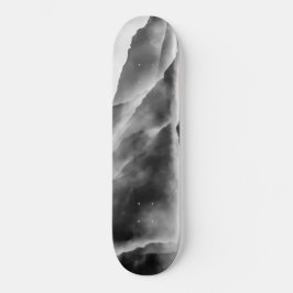 Skateboard Niebla sobre las rocas