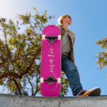 Skateboard Nombre de la firma de swash curvado de color blanc<br><div class="desc">Crea tu propio y elegante tablero de guiones estilo firma para ella. Personalizar el tamaño del estilo de escritura de caligrafía manuscrita de corte moderno y elegante, según sea necesario, para caber en los camiones y las ruedas. Si cambia el color blanco del tipo de letra del guión, asegúrese de...</div>