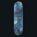 Skateboard Nombre de las estrellas del espacio de galaxia azu<br><div class="desc">El patinador Blue Watercolor Galaxy Stars Space está fuera de este mundo con un efecto de color azul,  púrpura,  verde azulado y negro de las acuarelas giradas,  además de tu nombre.</div>