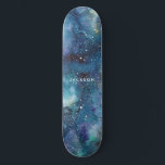 Skateboard Nombre de las estrellas del espacio de galaxia azu<br><div class="desc">El patinador Blue Watercolor Galaxy Stars Space está fuera de este mundo con un efecto de color azul,  púrpura,  verde azulado y negro de las acuarelas giradas,  además de tu nombre.</div>