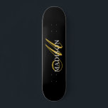 Skateboard Nombre moderno del guión dorado del monograma negr<br><div class="desc">Un elegante monograma dorado y blanco sobre una rica tabla de patinaje negro para su diversión al aire libre. Elegante y moderno.</div>