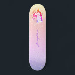 Skateboard Nombre moderno purpurina arcoiris unicornio person<br><div class="desc">Patinaje de diseño iridiscente purpurina holográfico color arcoiris unicornio.            Fácil de personalizar con su nombre en estilo de firma con letras a mano. Podría ser un regalo lindo para un chica adolescente el dulce 16,  quinceañera,  graduación,  cumpleaños,  Navidades,  o cualquier otra ocasión.</div>