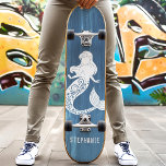 Skateboard Nombre personalizado de la sirena de playa de made<br><div class="desc">Patineta con nombre propio Mermaid Beach Blue Wood Beach</div>