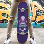 Skateboard Nombre personalizado del Alienante de la Tierra Pl<br><div class="desc">Patineta de nombres personalizados de Alienados de Tierra Plana</div>