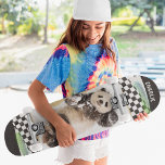 Skateboard Nombre personalizado del collarín moderno revisado<br><div class="desc">La placa Cute Panda Checkered Modern Collage Custom Name Skateboard incluye tu nombre personalizado en tipografía moderna con un collage de pandas jugando en la nieve y papel a cuadros. Personalice editando el texto en el cuadro de texto proporcionado. Dé un regalo hecho por el personalizado, patineta personalizada a tu...</div>