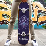 Skateboard Nombre personalizado del cráneo de araña<br><div class="desc">Skateboard de nombres personalizados de cráneo de araña</div>