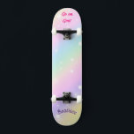 Skateboard Nombre personalizado del Personalizado de niñas ar<br><div class="desc">Patineta arcoiris con nombre personalizado y leyenda Rainbow Personalized Skateboard CLICK en PERSONALIZAR OPCIÓN DE PLANTILLA E INTRODUCIR EL NOMBRE. también puede personalizado otro título. Patinaje Guay diseñado con colores vivos y para el fondo y un funky unicornio montando una patineta. Este Skateboard es un gran regalo para un amante...</div>