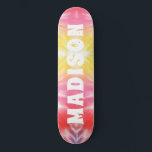 Skateboard Nombre personalizado del Personalizado de tinte Gu<br><div class="desc">La placa de patinaje de nombres personalizados del Personalizado Guay Girly Tie Dye incluye su nombre personalizado en la moderna tipografía blanca sobre el fondo de color rosa y amarillo de la corbata. Personalice editando el texto en el cuadro de texto proporcionado. Dé un regalo hecho por el personalizado, patineta...</div>