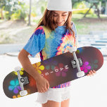 Skateboard Nombre personalizado del Personalizado floral de c<br><div class="desc">El Personalizado Floral de color Girly Personalized Name Skateboard incluye su nombre personalizado en la tipografía moderna con flores de colores. Personalice editando el texto en el cuadro de texto proporcionado. Dé un regalo hecho por el personalizado, patineta personalizada a tu patinador favorito para Navidades, cumpleaños o tu BFF. Diseñado...</div>