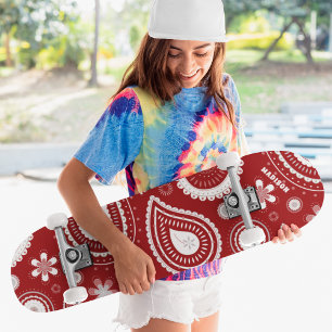 Skateboard Nombre personalizado floral de paisley rojo