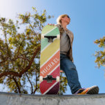 Skateboard Nombre personalizado Guay Retro Strips<br><div class="desc">Nombre personalizado Guay Retro Stripes Skateboard incluye su nombre personalizado en la moderna tipografía blanca en rayas rústicas borgoñas, rojas, naranjas y verdes. Personalice editando el texto en el cuadro de texto proporcionado. Regale un regalo hecho por un personalizado, patineta personalizada a su patineta favorita para Navidades, cumpleaños o BFF....</div>
