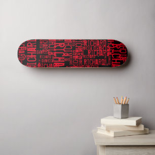Skateboard Nombre rojo repetido en todo negro