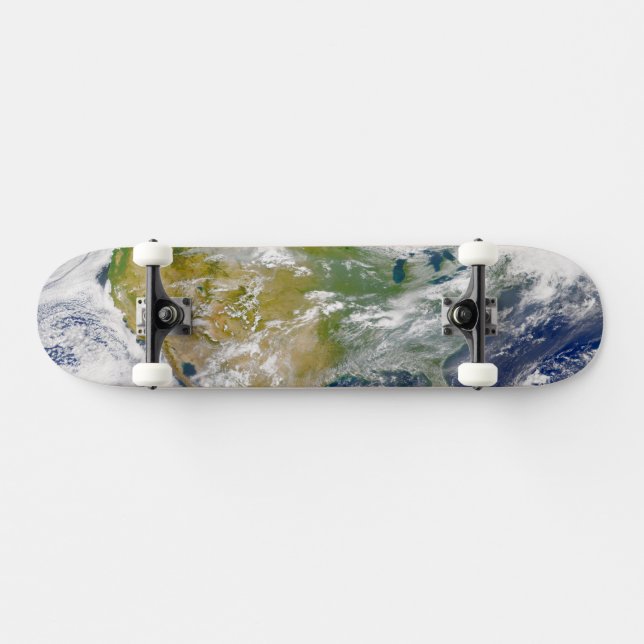 Skateboard Norteamérica Con Humo Visible En Lugares. (Horz)