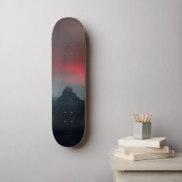 Skateboard Nubes ardientes, niebla y montañas