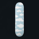 Skateboard Nubes Pastel Bebé Estético Azul Y Blanco<br><div class="desc">Unas enormes y delicadas nubes pequeñas, azules y blancas, imprimen el diseño del ilustracion. Sencillo tema de nubes minimalistas para la sala de guardería, sala para niños, adolescente. Cumulus altocumulus sofocó nubes celestes blancas y bebes azul pastel. Ilustracion de nubes artísticas para los niños, decoración de nubes en el vivero,...</div>