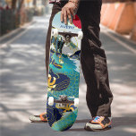 Skateboard Olas azules personalizadas Dragón verde Skate del<br><div class="desc">El patinaje tiene un ilustracion impresionante que representa a un majestuoso dragón nadando con gracia a través de las olas ondulantes, sus escalas brillando mientras se mueve con un ritmo elegante y potente. ♥ Personalizar con sus iniciales utilizando los campos de plantilla. (H) Si desea cambiar el estilo de letra,...</div>