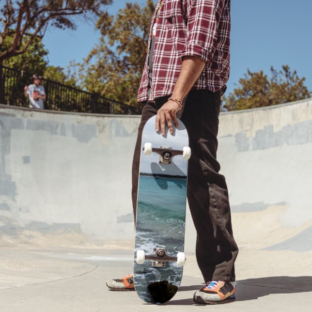 Skateboard Ondas Y Barcos De Pesca En El Océano, (Exterior 2)