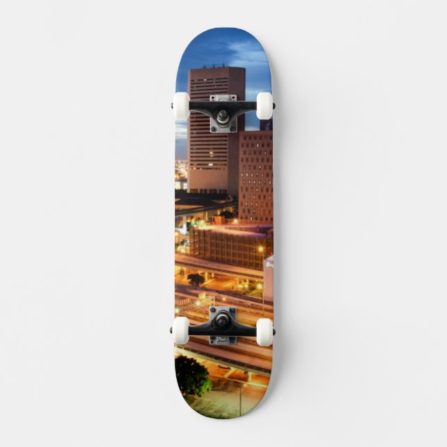 Skateboard Opinión céntrica de la ciudad (Anverso)