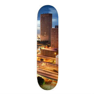 Skateboard Opinión céntrica de la ciudad