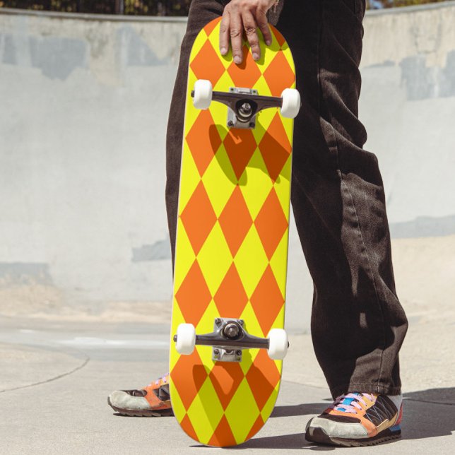 Skateboard Orange Yellow Harlequin Checkered Design  (Subido por el creador)