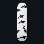 Skateboard Orca Patrón de bacalao de ballena Océano blanco<br><div class="desc">Un maravilloso podo de hermosas ballenas orcas para cada amante de las ballenas. Las ballenas asesinas de orca patrón decoración de casa,  regalo. Patineta personalizada con temática orca de ballena blanca y negra.</div>