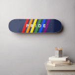 Skateboard ORGULLO Diagonal LGBT: franjas arcoiris en azul ma<br><div class="desc">Celebrar el Orgullo LGBTQ con rayas diagonales de arcoiris con la palabra ORGULLO en tipografía en negrita blanca entre y parcialmente solapando las franjas de colores en un fondo azul marino. Las líneas rojas, naranjas, amarillas, verdes, azules y violetas se inclinan de izquierda a derecha. Para ver el diseño moderno...</div>
