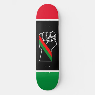 Skateboard orgullo negro bandera panafricana roja verde puño 