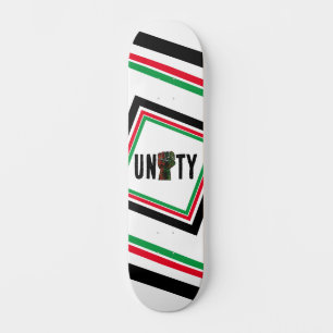 Skateboard orgullo negro bandera panafricana roja verde puño