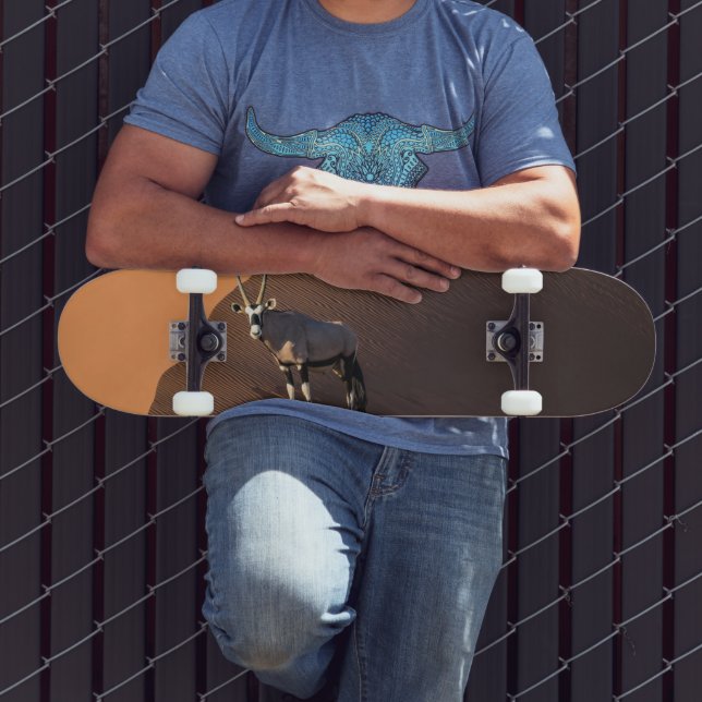 Skateboard Oryx al borde, Namibia (Exterior 3)