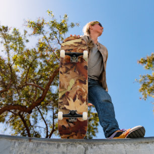 Skateboard otoño, hojas secas