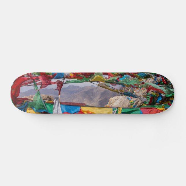 Skateboard Paisaje tibetano con banderas de oración - Himalay (Horz)