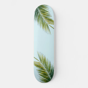 Skateboard Palma Tropical Verde en Azul Claro