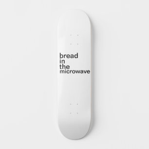 Skateboard pan en el microondas blanco básico