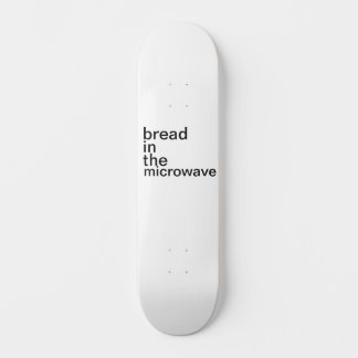 Skateboard pan en el microondas blanco básico